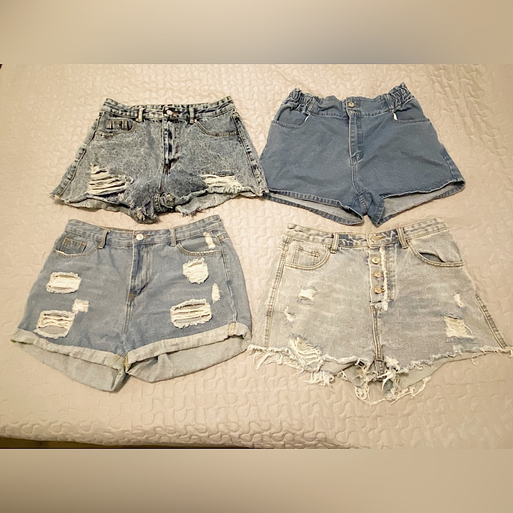4 pack of Shein Jean shorts Size L
